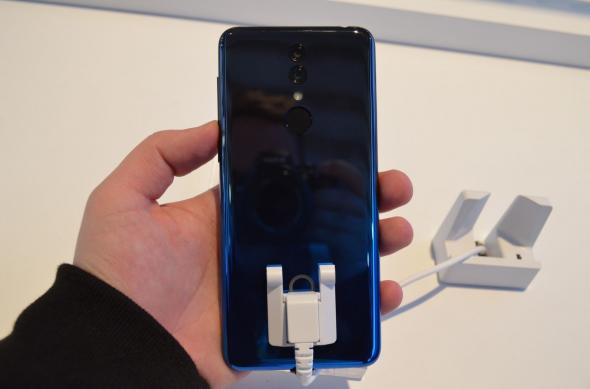 Alcatel 3 (2019) - Fotografii hands-on: Alcatel-3-2019_007.jpg