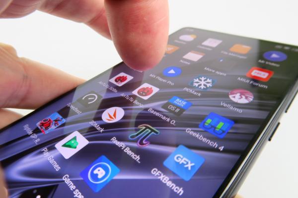 Xiaomi Mi Mix 2S: Benchmark-uri în aceeaşi zonă cu OnePlus 6T, Galaxy Note 9