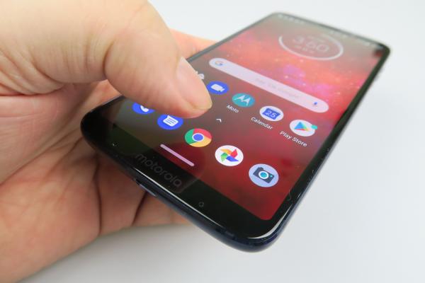 Motorola Moto Z3 Play: Benchmark-uri la bătaie chiar cu modele cu Snapdragon 660