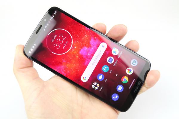Motorola Moto Z3 Play: Acustică cu difuzor singular, bătând 2-3 flagship-uri