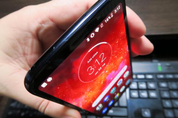 Motorola Moto Z3 Play: Conectivitate avansată, lejer de flagship