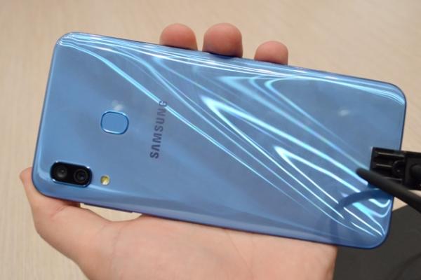 Preț și disponibilitate Samsung Galaxy A30 în România