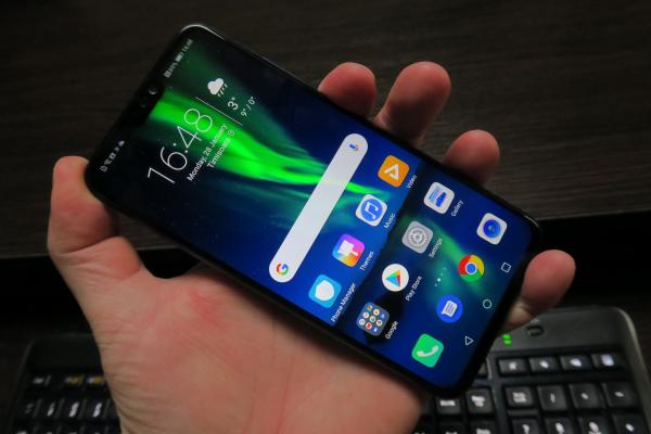 Huawei Honor 8X: Conectivitate cu dual SIM şi doar microUSB