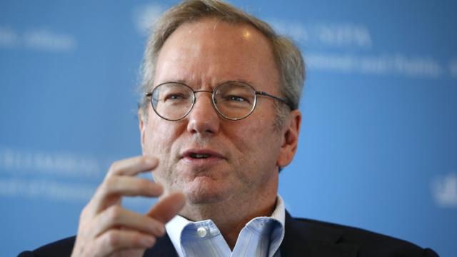 <b>Motivele secrete pentru care SUA tot atacă Huawei sunt dezvăluite de fostul CEO Google, Eric Schmidt; Iată detalii</b>Disputa dintre SUA şi Huawei nu datează din 2019 sau 2018, cum aţi putea crede, ci e de fapt mult mai veche. Ceea ce percepem noi în feed-ul media datează de câţiva ani, dar în culise 