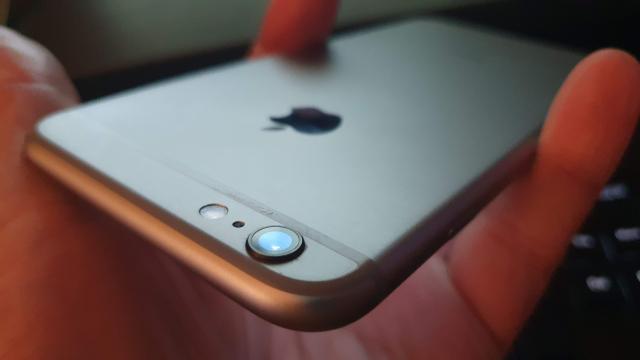 <b>Mobicast #316 - Dezbatere: copii sau carieră? WWDC 2020, prezentare iOS 14, unboxing Moto Edge+, Nubia Red Magic 5G + filme şi muzică nouă</b>Finalul de săptămâna aduce şi clasicul Mobicast, ajuns la ediţia 316. Evident acest podcast şi videocast este dedicat în bună parte lui WWDC 2020, conferinţa Apple unde a fost prezentat iOS 14, dar şi noul watchOS, tvOS, macOS şi altele. Am făcut şi ..