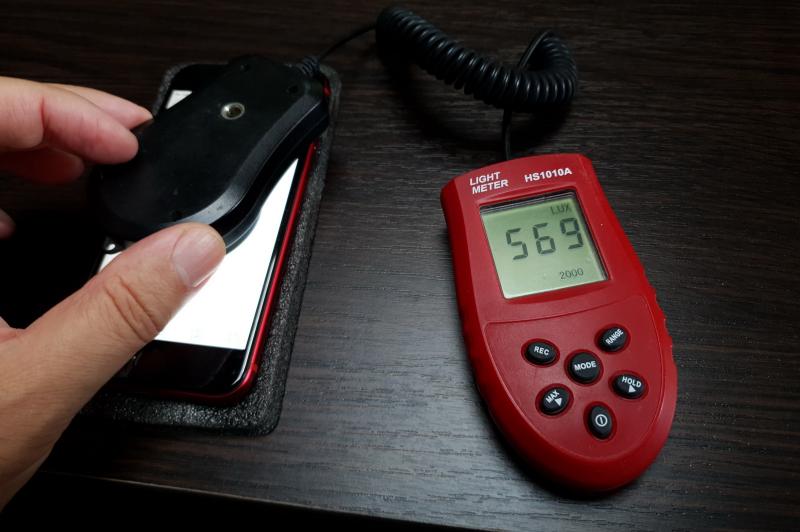 Luminozitate display Apple iPhone SE (2020) și ecranul văzut la microscop: Apple-iPhone-SE-2020_040.jpg