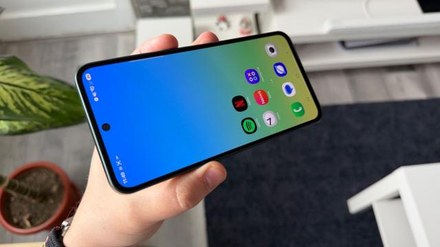 <b>Samsung Galaxy A37: Benchmark-uri alimentate de procesorul lui Galaxy A55, peste Honor Magic8 Lite </b>Samsung a făcut o mutare de procesor pentru Galaxy A37 și dacă la predecesor aveam un Snapdragon 6 Gen3, acum avem pe noul model un Exynos 1480. Dacă numele îți trezește amintiri, asta se întâmplă pentru că vorbim despre aceeași 