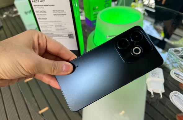 Infinix Hot 40i - Fotografii: Infinix-Hot-40i-Foto_002.jpg