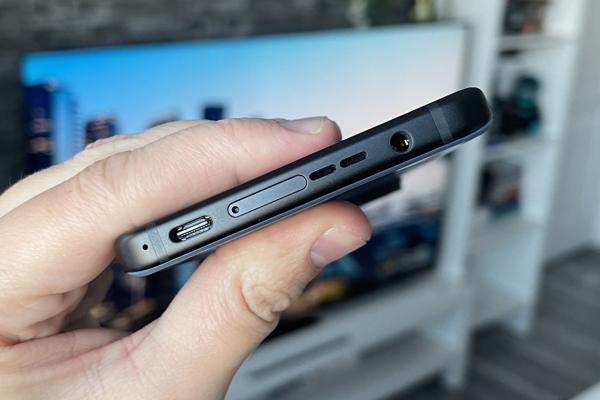 ASUS Zenfone 11 Ultra: Baterie care nu sare departe de predecesor, în ciuda dimensiunilor sale