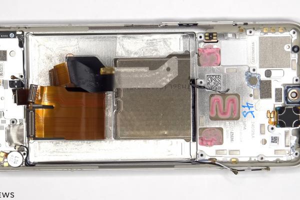 Motorola Edge 50 Pro e disecat în fața camerei; Obține un scor de reparabilitate scăzut