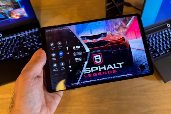 Lenovo Legion Tab a ajuns în România şi m-am jucat pe ea: tabletă de gaming cu vapor chamber mare (Hands On Video)