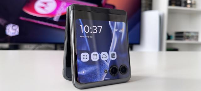 Turul Magazinelor #1412: Televizor pentru copii, Moto RAZR 40 Ultra ieftinit, Galaxy S22 la cel mai bun preţ