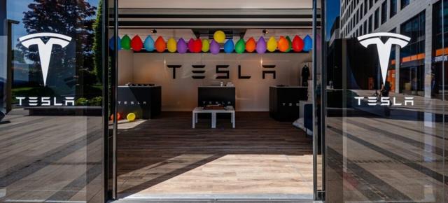 Tesla a deschis primul magazin de tip Pop-Up Store din România; Se află în Iulius Town, Timișoara