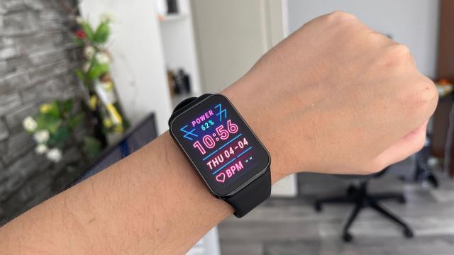 <b>Xiaomi Smart Band 8 Pro Review: brăţară cu ecran mai mare decât un ceas, acum şi cu nişte curele mai chic (Video)</b>Unul dintre produsele Xiaomi memorabile de la MWC 2024, din Barcelona, pe lângă automobilul SU7 Max a fost brăţara de fitness Xiaomi Smart Band 8 Pro. Avem de-a face cu o brăţară de fitness cu ecran mai mare decât unele 