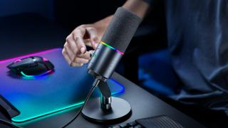 Razer promite sunet de studio pe noul microfon Seiren V3 Pro, cu suport 32-bit float, DSP audio integrat