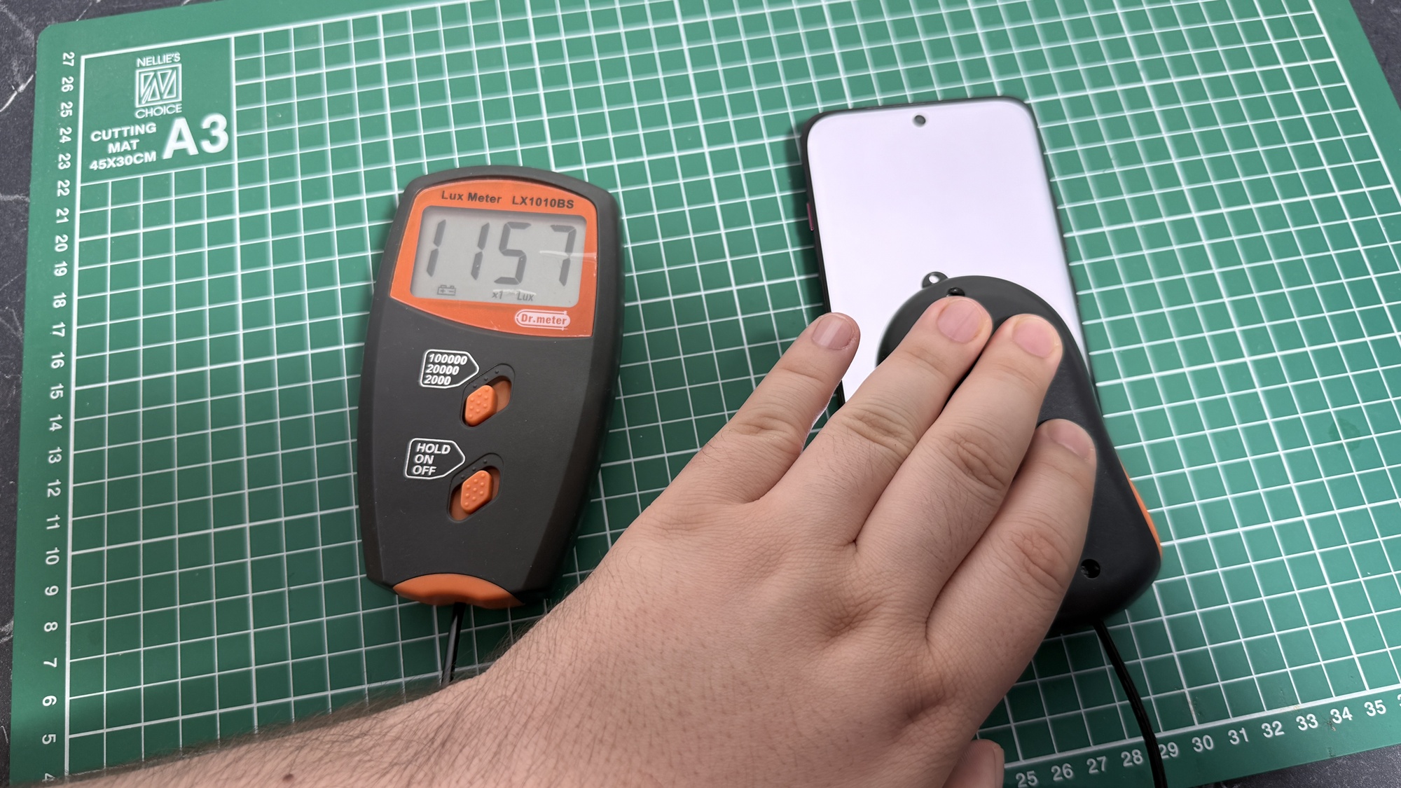 Luminozitate display - Motorola edge 70 Pro (galerie)
