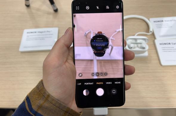 Honor Magic5 Pro - Fotografii hands-on MWC 2023: Honor-Magic5-Pro_008.jpg