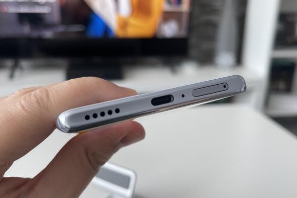 HONOR Magic5 Lite: Rămânem la un singur difuzor care face față 