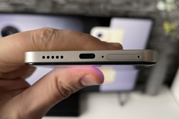 vivo X80 Lite: Acustica mono, dar hey, măcar avem căşti cu adaptor