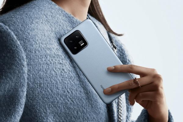 Preț și disponibilitate Xiaomi 13 în România (aspirator robot cadou la precomandă)