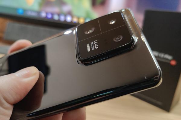 Xiaomi 13 Pro Unboxing: ceramica s-a întors, avem cameraphone cu optică Leica, senzor MARE
