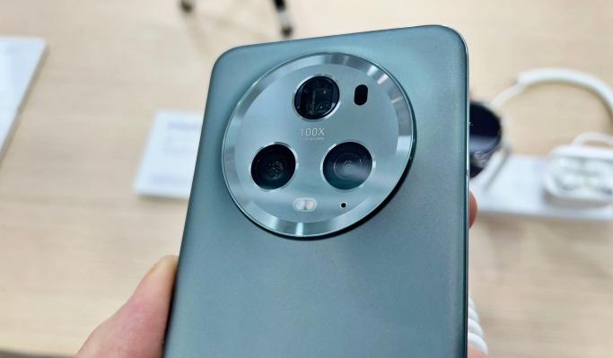 MWC 2023: Honor Magic5 Pro Hands-on - flagship cu Snapdragon 8 Gen2 și cameră cu zoom 100x, senzor custom 