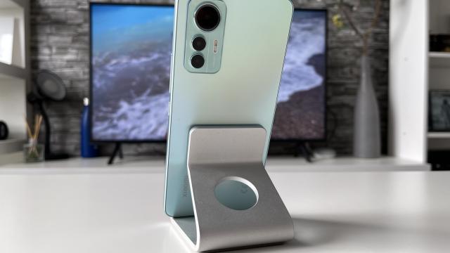 <b>Xiaomi 12 Lite: Hardware cu upgrade de ecran, camera principală, dar şi unele downgrade-uri</b>Xiaomi 12 Lite aduce foarte uşoare upgrade-uri de la cei doi predecesori ai săi şi mă refer la Xiaomi Mi 11 Lite 5G şi Xiaomi 11 Lite 5G NE. Poate cel mai mare implica trecerea la o cameră principală de 108 megapixeli...