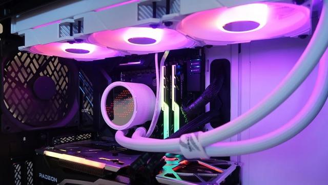 <b>ASUS a adus noi soluții de răcire pe bază de lichid în România: ROG RYUO III 240 și 360, ambele cu iluminare AniMe Matrix ARGB</b>Dacă vrei să îți faci un PC premium în 2023, vin azi vești de la ASUS. Compania tocmai a anunțat disponibilitatea unor noi coolere în România. Se numesc ROG RYUO III 240, respectiv ROG RYUO III 360 și aduc sisteme de răcire avansate, pe bază de lichid