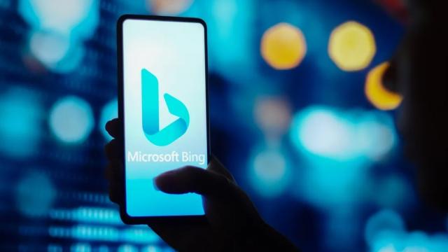 <b>Microsoft aduce noul motor de căutare Bing, bazat pe ChatGPT, pe smartphone-uri și în aplicația Skype</b>La două săptămâni după lansarea motorului de căutare Bing bazat pe tehnologie ChatGPT / inteligență artificială, iată că Microsoft integrează soluția și în browser-ul său pentru smartphone-uri. De asemenea, Bing ajută acum și utilizatorii Skype