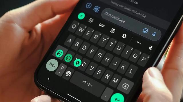 <b>Tastatura Google Gboard ar putea primi un generator de imagini bazat pe inteligență artificială</b>Ultimele luni au fost, cu siguranță, marcate de evoluția tehnologiei AI. Microsoft investește serios pe această nișă, integrând tehnologii de inteligență artificială de la OpenAI în mai multe produse software pe care le deține. Google s-a mișcat puțin