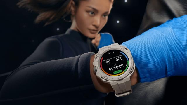 <b>MWC 2023: Huawei lansează ceasul Watch GT Cyber global, un purtabil care duce personalizarea la următorul nivel</b>Prin noiembrie anul trecut cei de la HUAWEI anunțau cu mare fast lansarea unui smartwatch diferit de ce văzusem până în acel moment și anume modelul Watch GT Cyber. Acesta se remarcă prin look-ul personalizat și atenție, carcase 