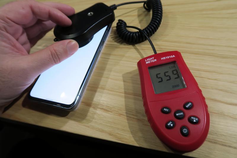 Luminozitate display Nokia X30 5G și ecranul văzut la microscop: Nokia-X30-5G_043.JPG