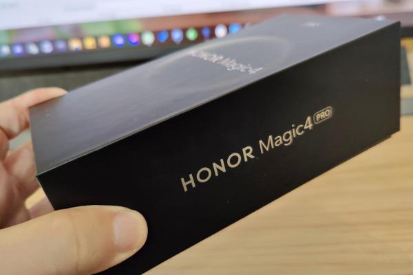 HONOR Magic4 Pro Unboxing (conținutul cutiei)
