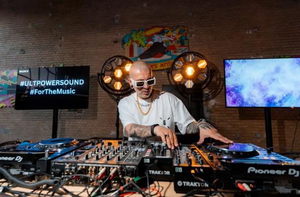 DJ Vali Bărbulescu și ULT Tower 10: sunet de concert pentru petreceri acasă: ULTimate Party_5.jpg