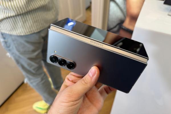Samsung Galaxy Z Fold6 hands on şi impresii: democratizarea artei pentru toată lumea, acum cu Galaxy AI, ecran extern mai mare