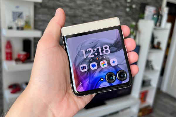 Motorola RAZR 50 review detaliat în limba română (Evaluare Mobilissimo)