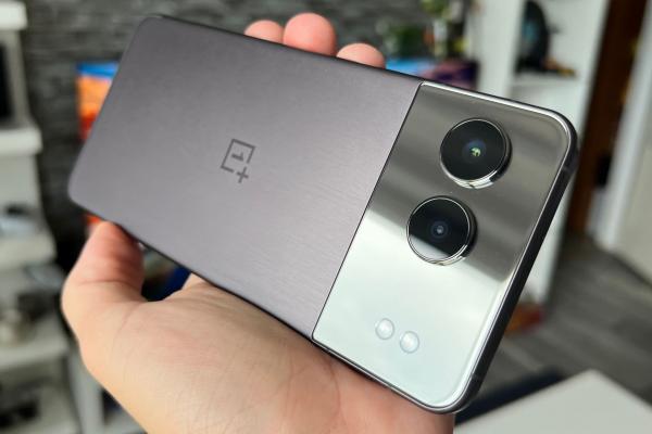 OnePlus Nord 4 Unboxing: Telefonul metalic a revenit în 2024, înțesat cu AI și multe bonusuri la precomandă
