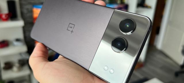 OnePlus Nord 4 Unboxing: Telefonul metalic a revenit în 2024, înțesat cu AI și multe bonusuri la precomandă