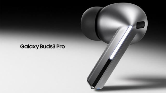 <b>Samsung reinventează seria Buds3 cu un design nou; Ce schimbări mai aduc căștile wireless Buds3 și Buds3 Pro?</b>Evenimentul Samsung Unpacked de astăzi ne-a adus o mulțime de noutăți și aș aminti rând pe rând următoarele: Galaxy Z Fold6, Galaxy Z Flip6, Galaxy Watch7, Galaxy Watch Ultra, Galaxy Ring și totodată căștile Galaxy Buds3