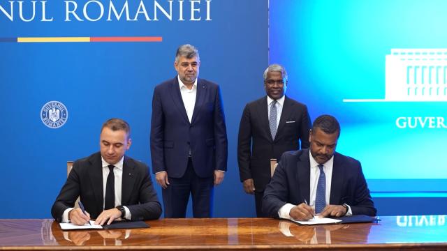 <b>Guvernul României și Google Cloud colaborează pentru digitalizarea serviciilor publice; Transformare digitală și AI</b>Guvernul României a semnat un memorandum de înțelegere cu divizia Google Cloud, vizând colaborarea pe proiecte de digitalizare a serviciilor publice, inclusiv implementarea tehnologiilor de inteligență artificială (AI). Premierul Marcel Ciolacu a..