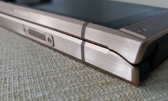 Samsung W2019 - Fotografii leak: Leak-Samsung-W2019_005.jpg
