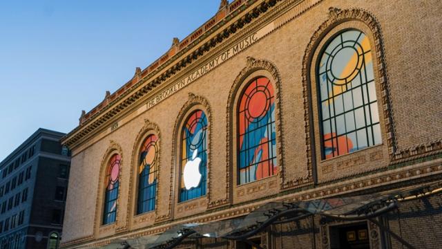 <b>Iată cum poți urmări lansarea noilor tablete iPad Pro în direct, astăzi de la ora 16:00 (ora României)</b>Astăzi cei de la Apple au programat ultimul eveniment din acest an, conferință organizată matinal în New York (ora 10:00) care va fi axată pe iPad și iMac. Am aflat multe despre noile tablete în ultima vreme, iar astăzi este momentul în care 