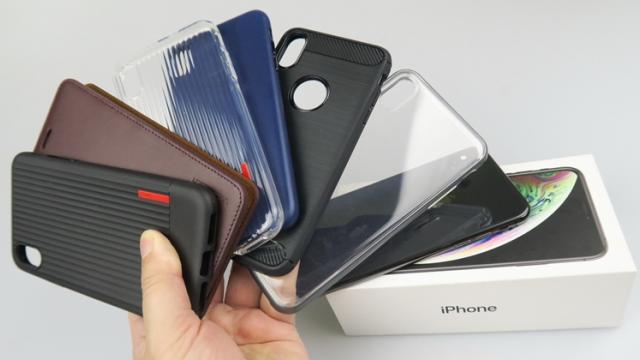 <b>Prezentare huse, accesorii iPhone XS Max de la Mobiledirect.ro: husă originală Apple, Cubz, alte modele</b>În cazul în care v-ați achiziționat un iPhone XS Max nou-nouț ar fi cazul să vă luați și o husă, sau poate mai multe pentru a vă proteja noul terminal de peste 1000 de euro. Noi am testat câteva huse de genul primite de la Mobiledirect