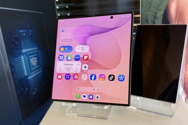 Samsung Galaxy Z Fold8 Ultra: Display ca la Fold7, cu o cută mai bine ascunsă