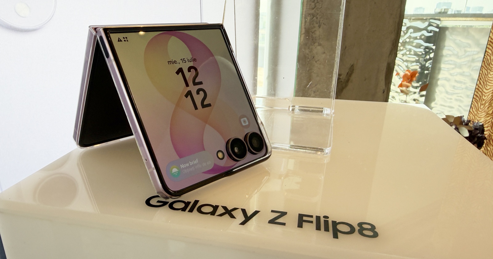 Samsung Galaxy Z Flip8: Hardware ușor actualizat, cu procesor pe 2nm și un plus de AI pentru panoul extern