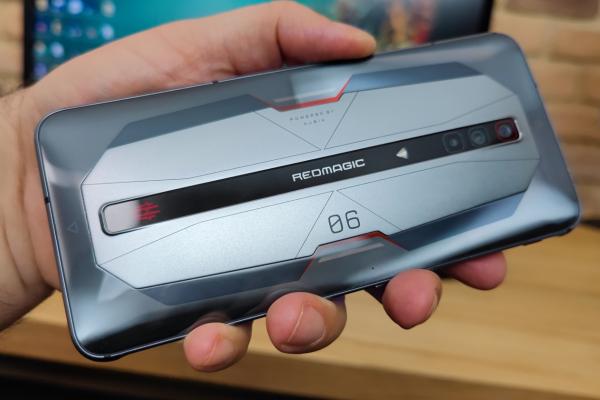 nubia RedMagic 6 Pro: Design ceva mai elegant, discret şi bombat decât rivalii