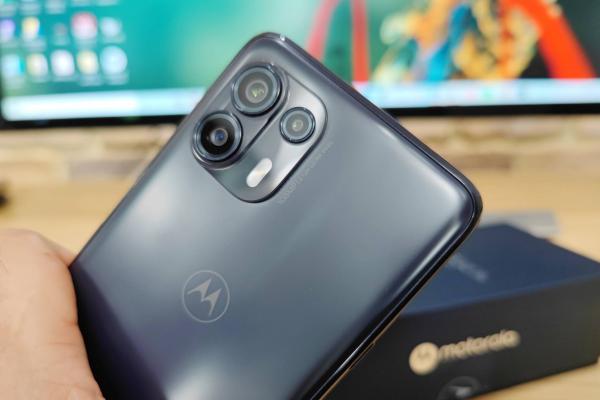 Motorola Edge 20 Lite Unboxing: telefon accesibil cu 5G, cameră de 108 MP, Ready For