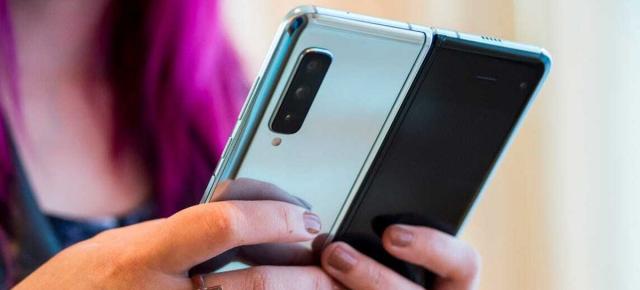 Android 12.1 apare în primele scăpări, va îmbunătăţi experiența telefoanelor pliabile