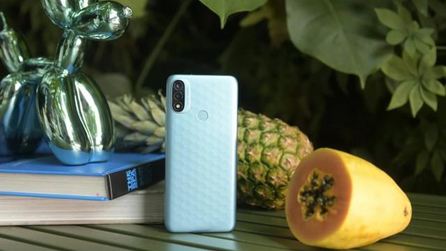 <b>Motorola Moto E20 este nou un telefon de 99 de euro cu Android 11 Go Edition</b>Motorola a dezvăluit astăzi poate cel mai accesibil telefon din ultimul an: Moto E20. El costă doar 99 de euro, este un telefon de buget şi rulează Android 11 Go Edition. Acest model e gândit pentru anumite pieţe din America 