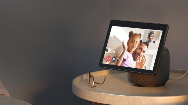 <b>Amazon lucrează la o boxă Echo cu display de 15 inch; Pregătește și un soundbar, o tehnologie Echo Auto</b>Așa cum am aflat anterior, cei de la Amazon pregătesc un eveniment special de presă pentru data de 28 septembrie, zi în care vor lansa o mulțime de nouăți care au asistentul vocal Alexa în prim-plan. Pe lista noutăților se vor 
